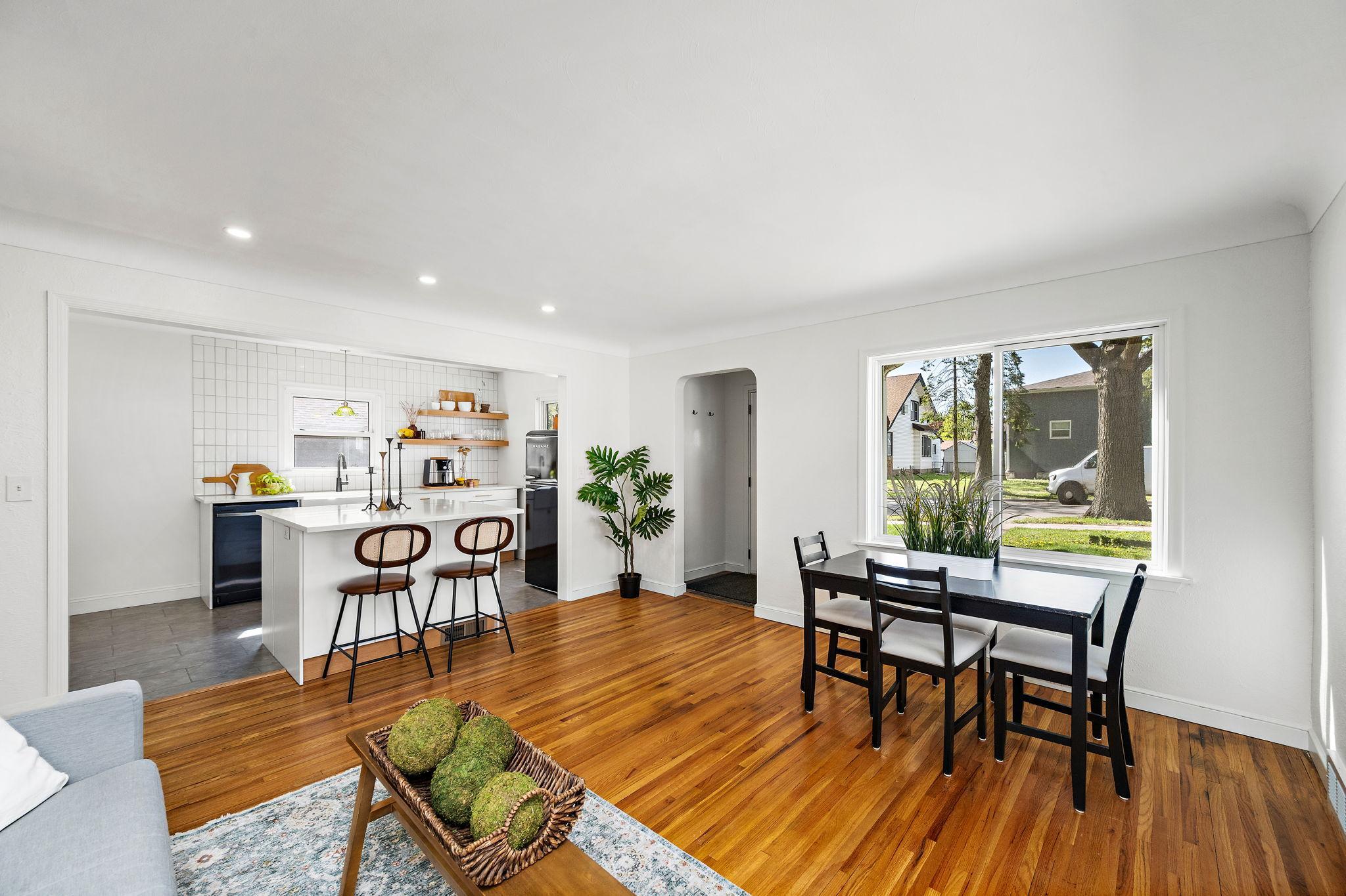 6-web-or-mls-1081-lawson-ave-e.jpg