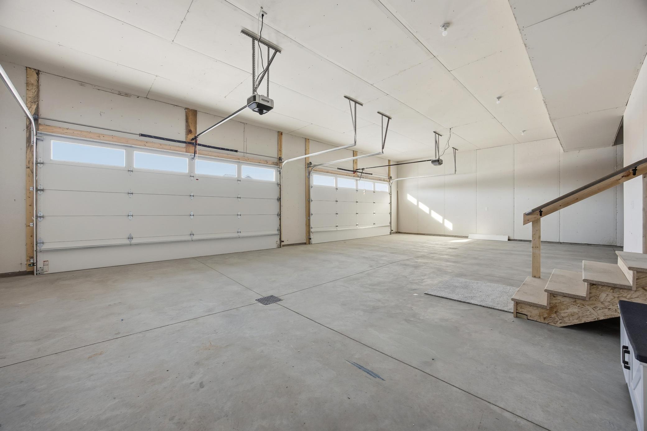 4-Stall Garage