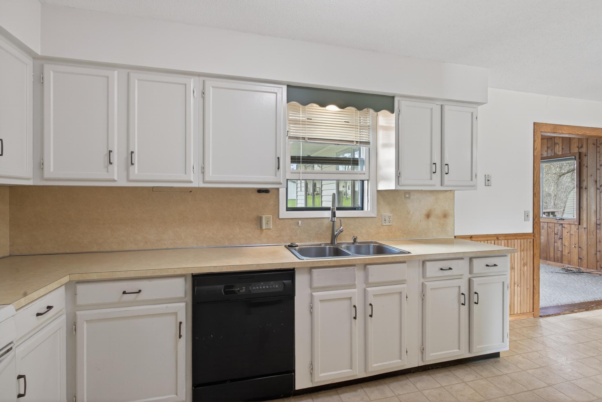 Main level: kitchen