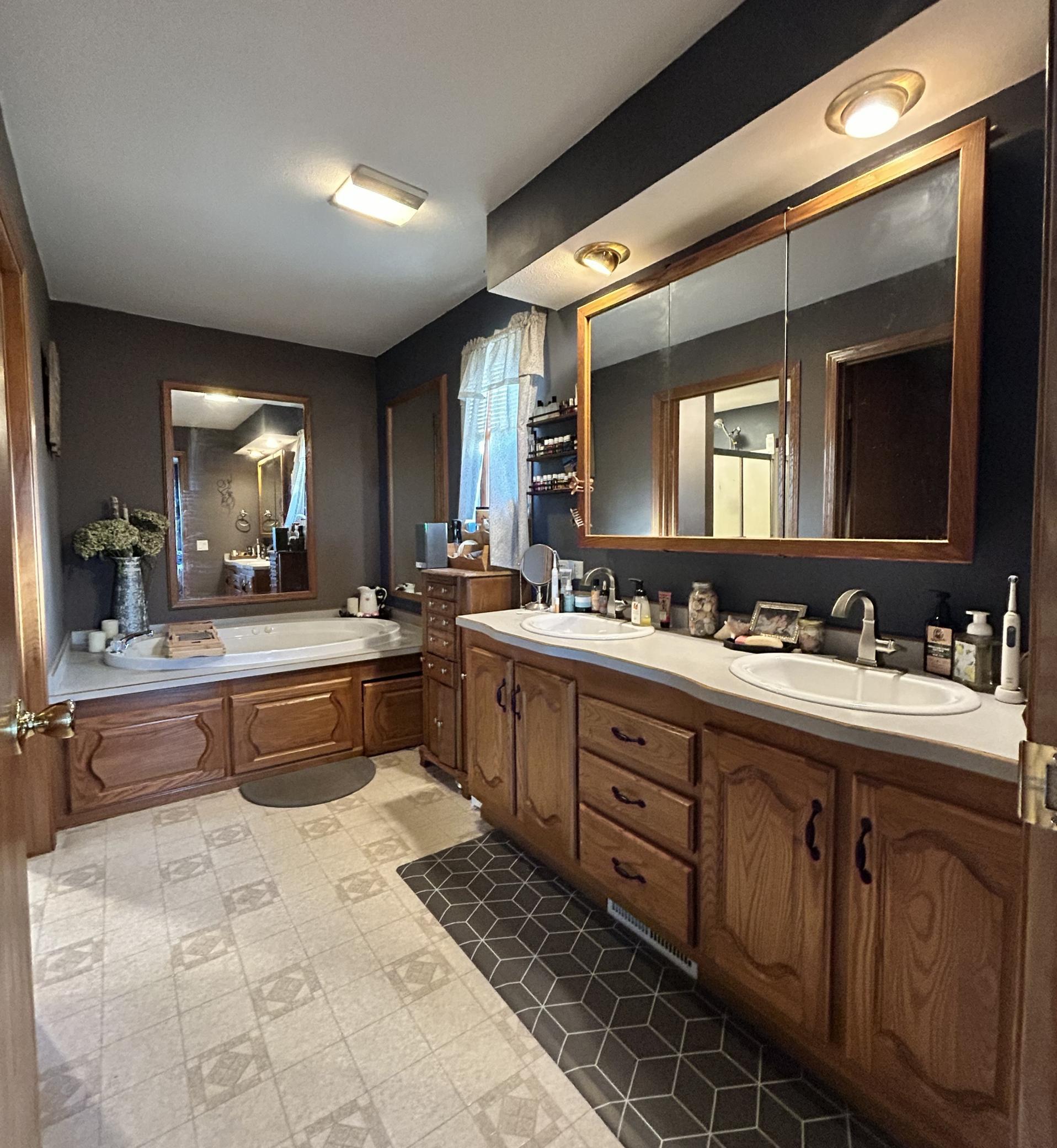 Primary bedroom suite, with walk in closet, jetted tub, separate shower, great views, lots of space