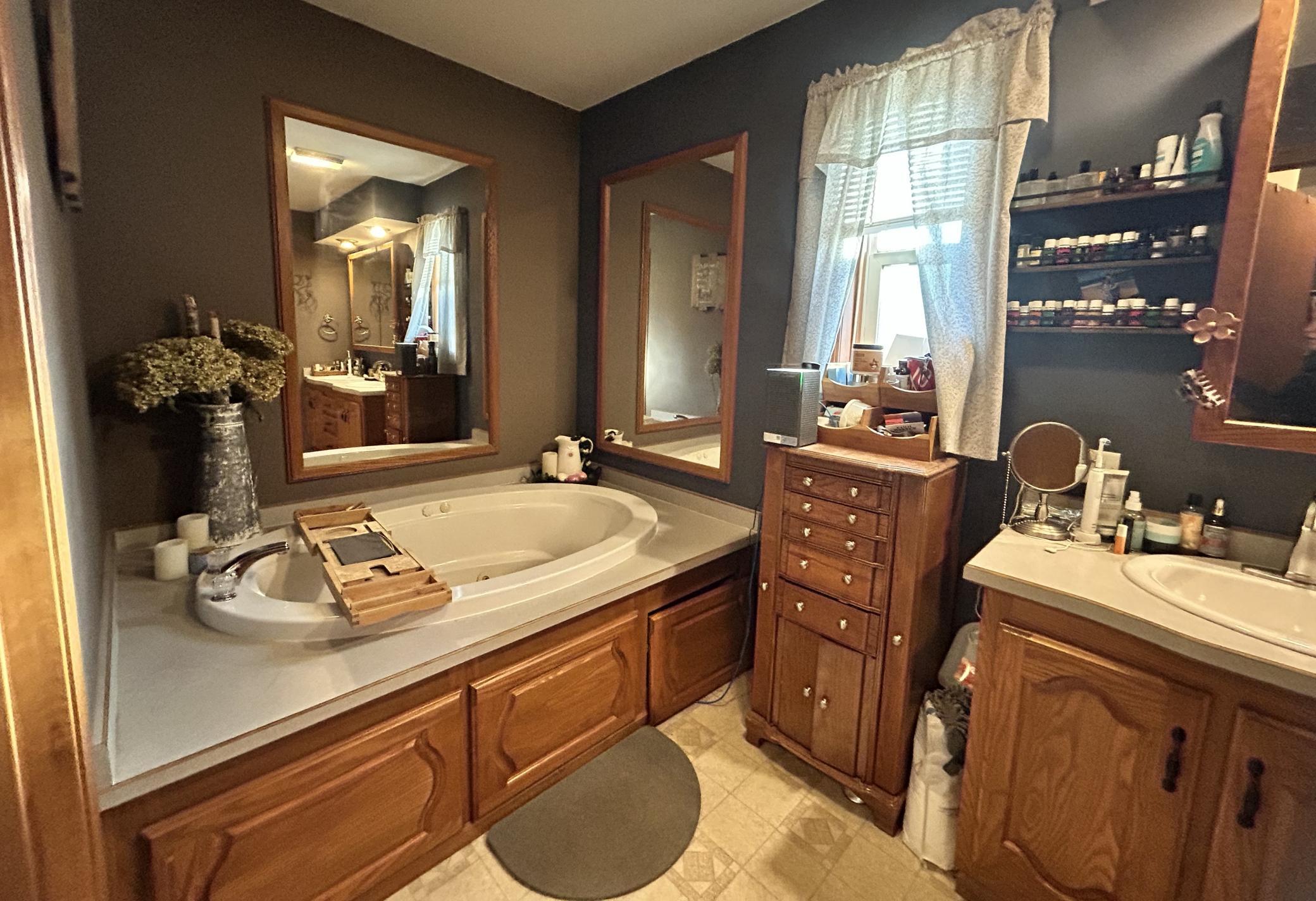 Primary bedroom suite, with walk in closet, jetted tub, separate shower, great views, lots of space