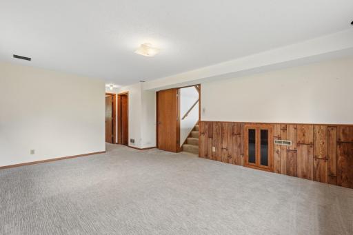 703 Cope Avenue W, Saint Paul, MN 55113