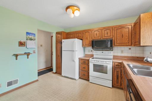 703 Cope Avenue W, Saint Paul, MN 55113