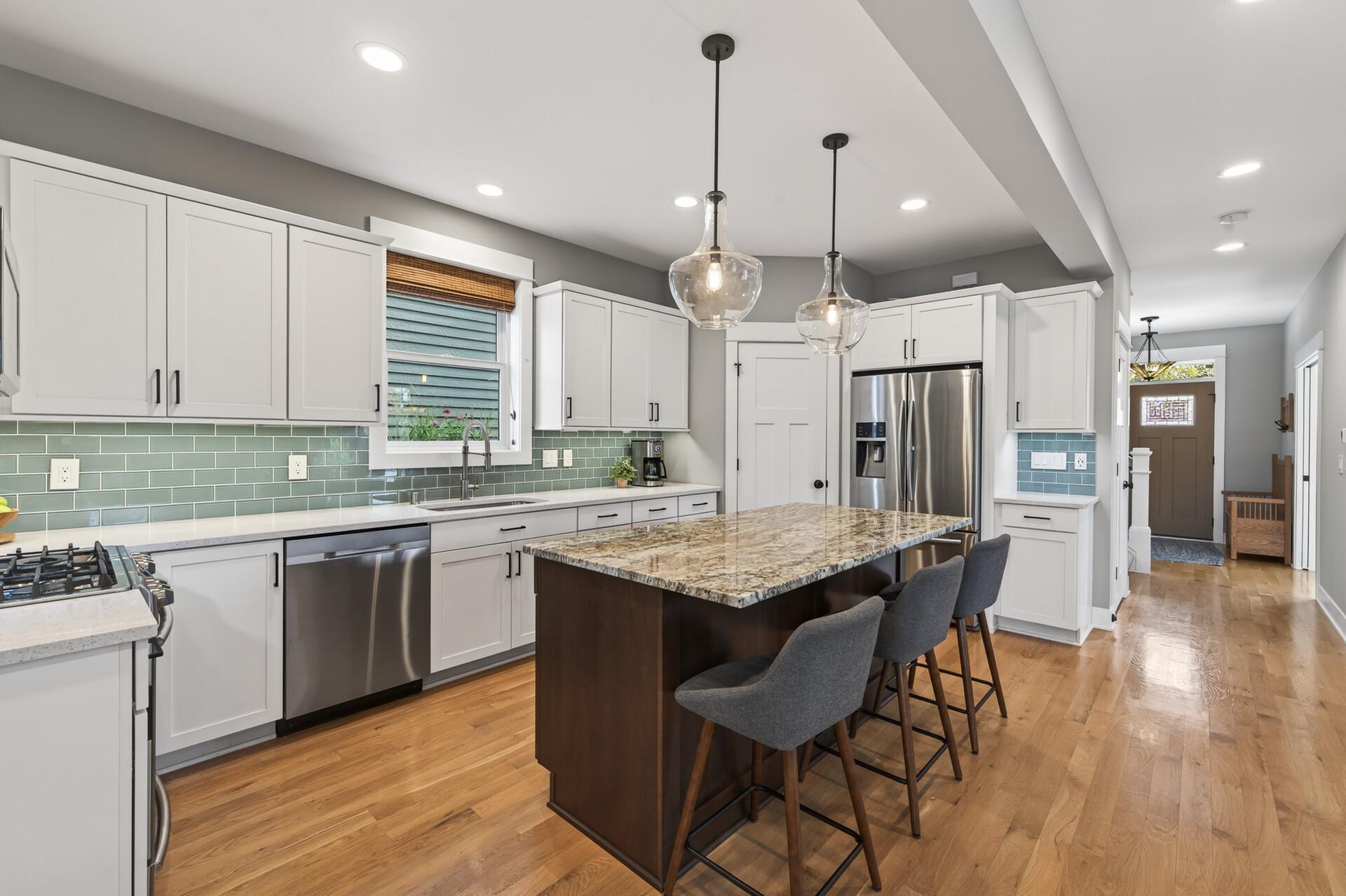 17_4456_43rd_Ave_S17_mls.jpg