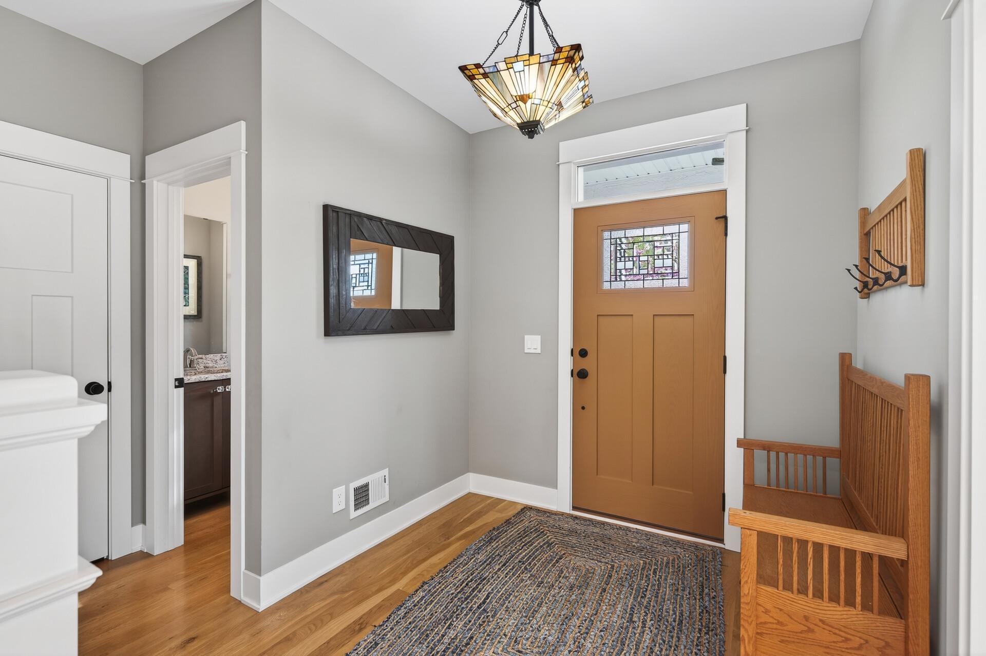 08_4456_43rd_Ave_S8_mls.jpg