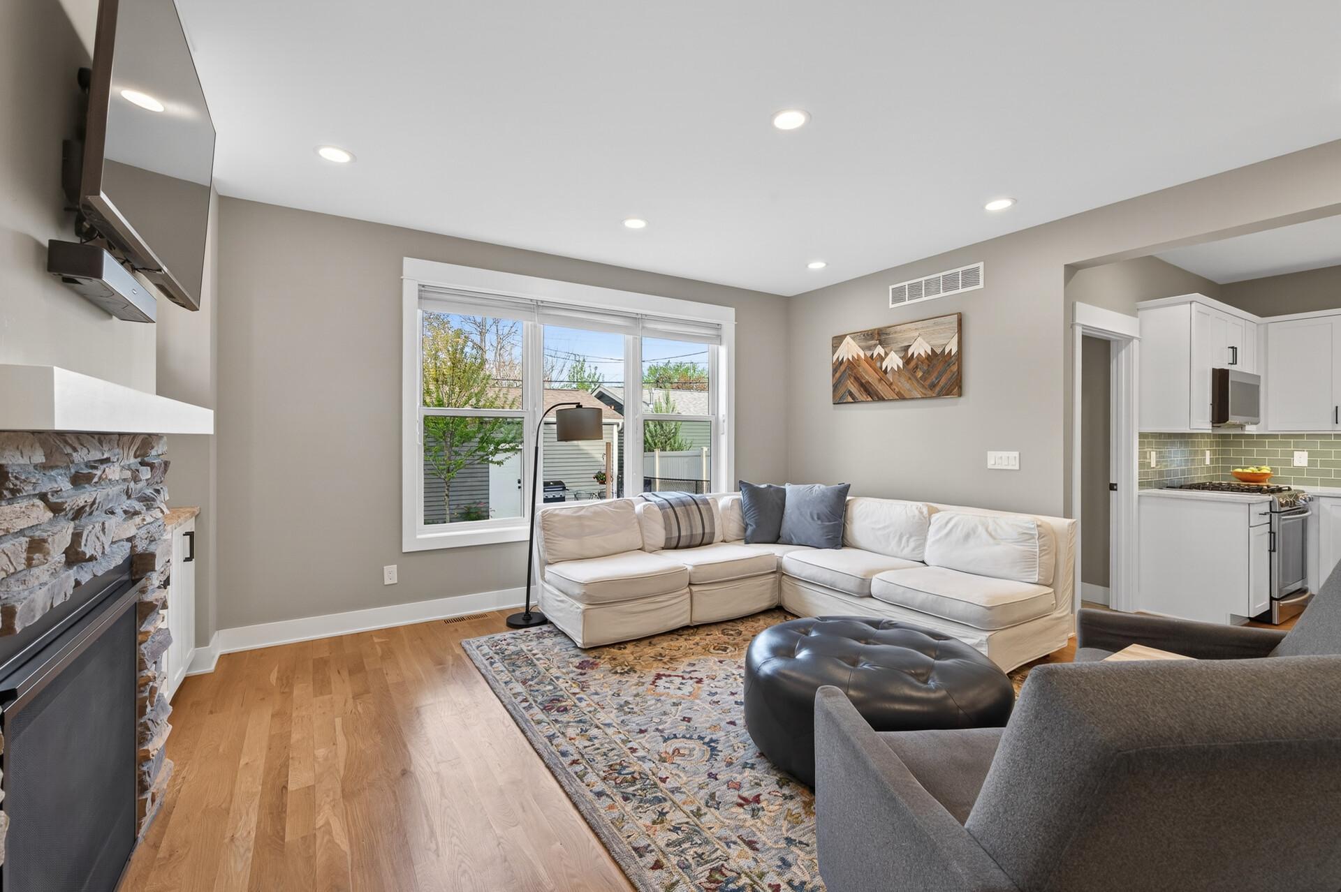 22_4456_43rd_Ave_S22_mls.jpg