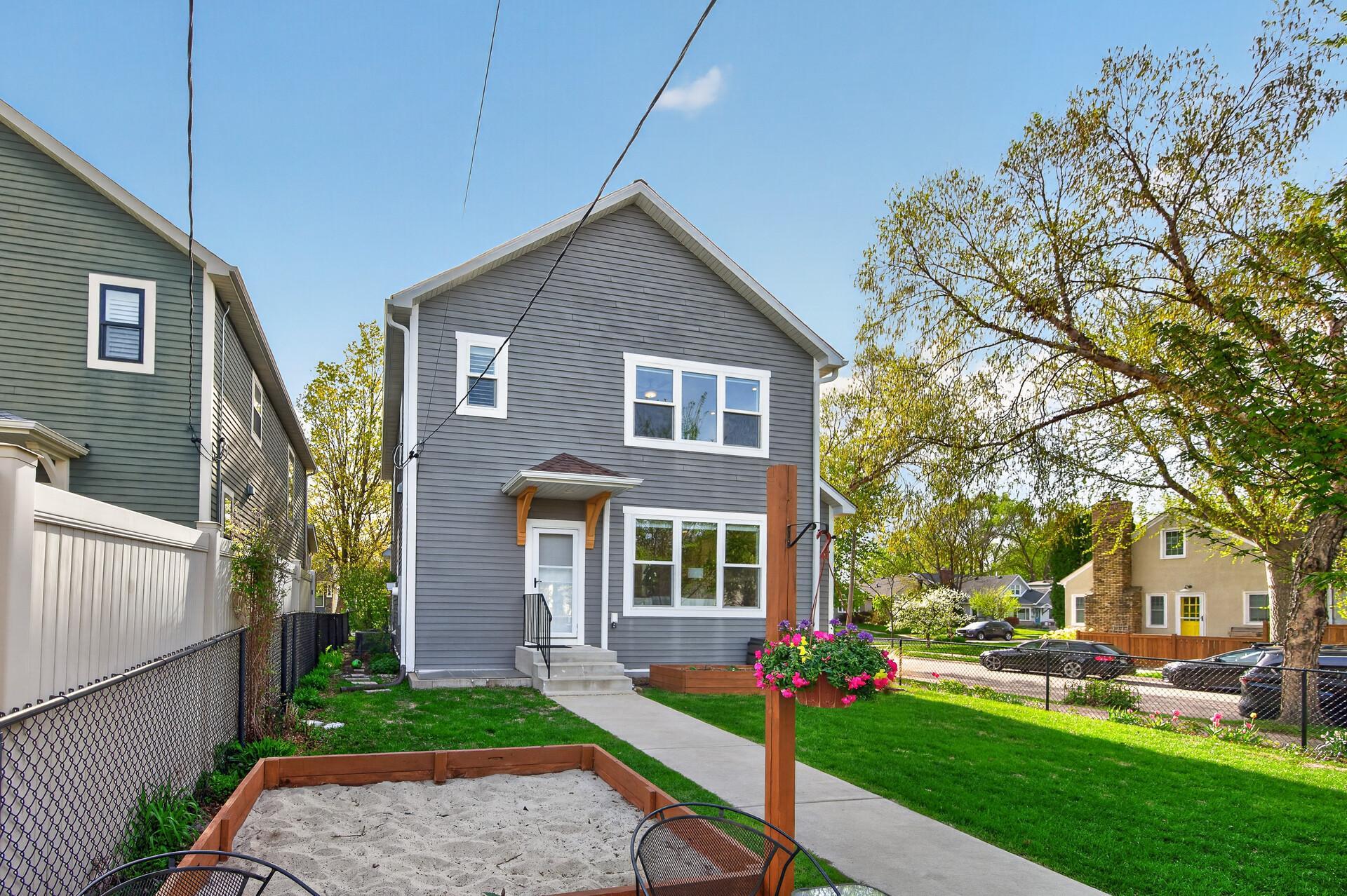 49_4456_43rd_Ave_S49_mls.jpg