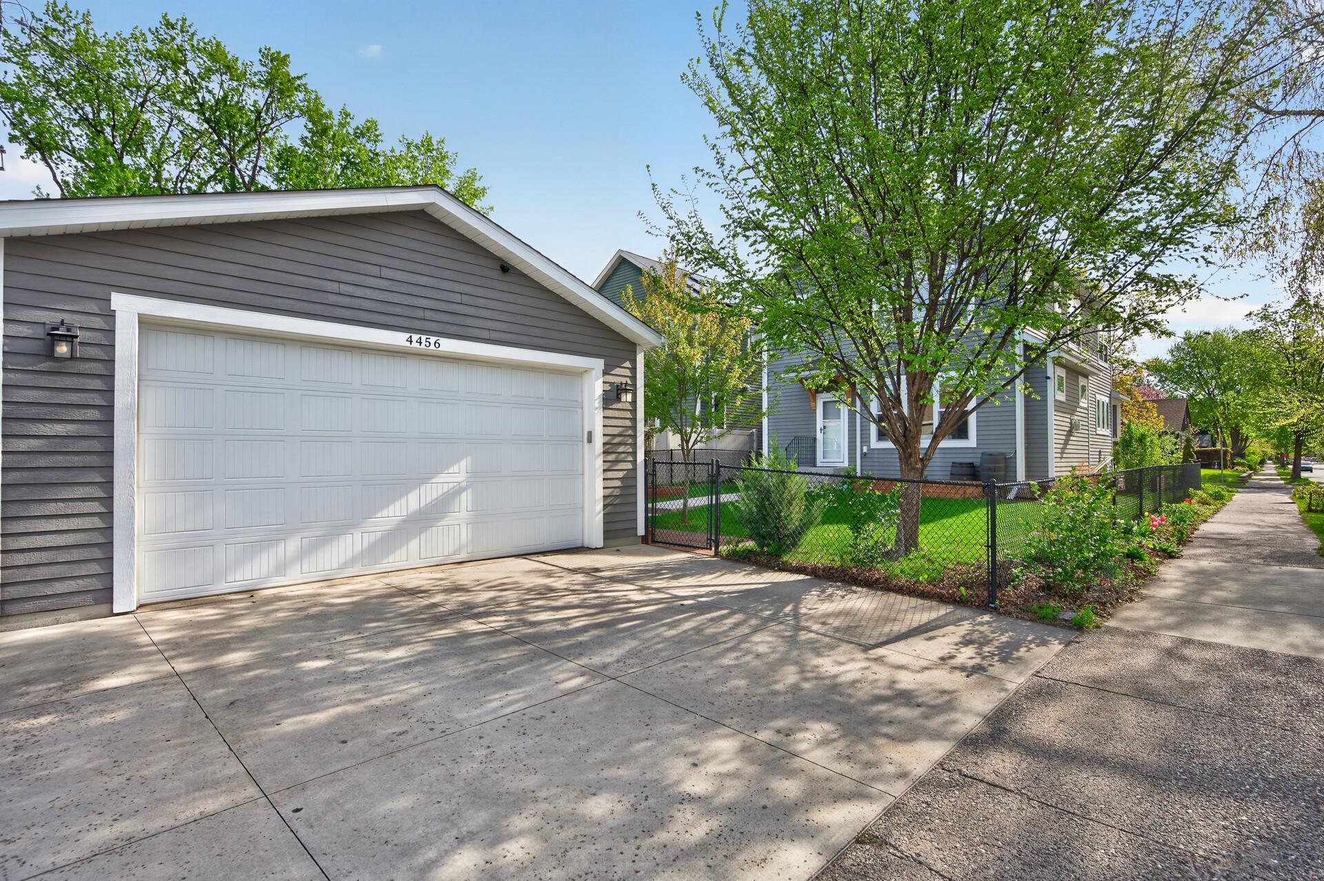 44_4456_43rd_Ave_S44_mls.jpg