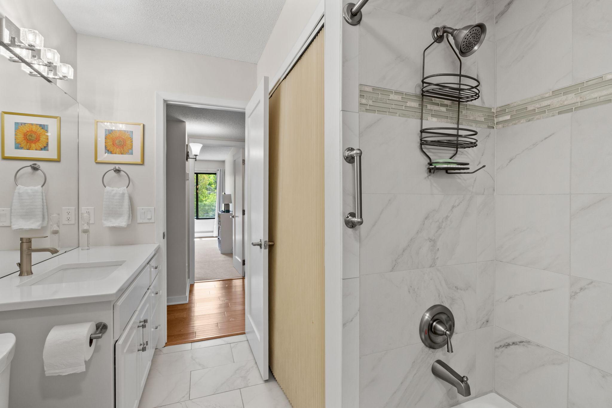40-web-or-mls-2485 Lodin Ln E-40.jpg