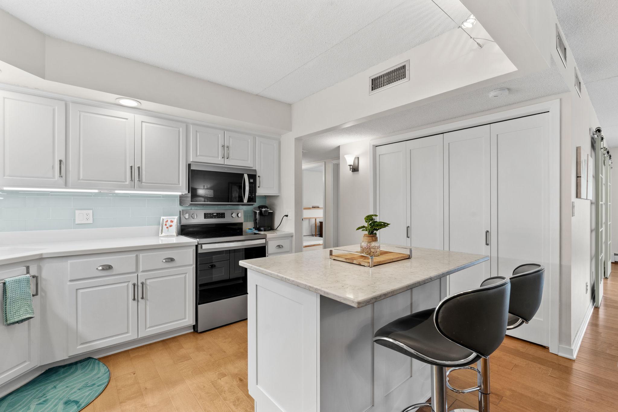 23-web-or-mls-2485 Lodin Ln E-23.jpg