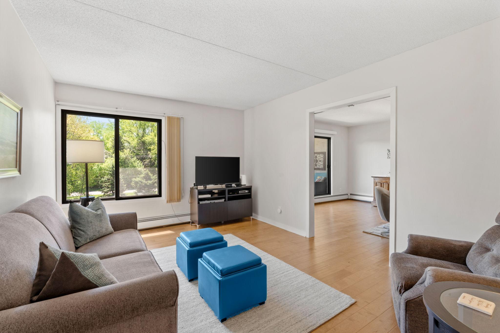 25-web-or-mls-2485 Lodin Ln E-25.jpg