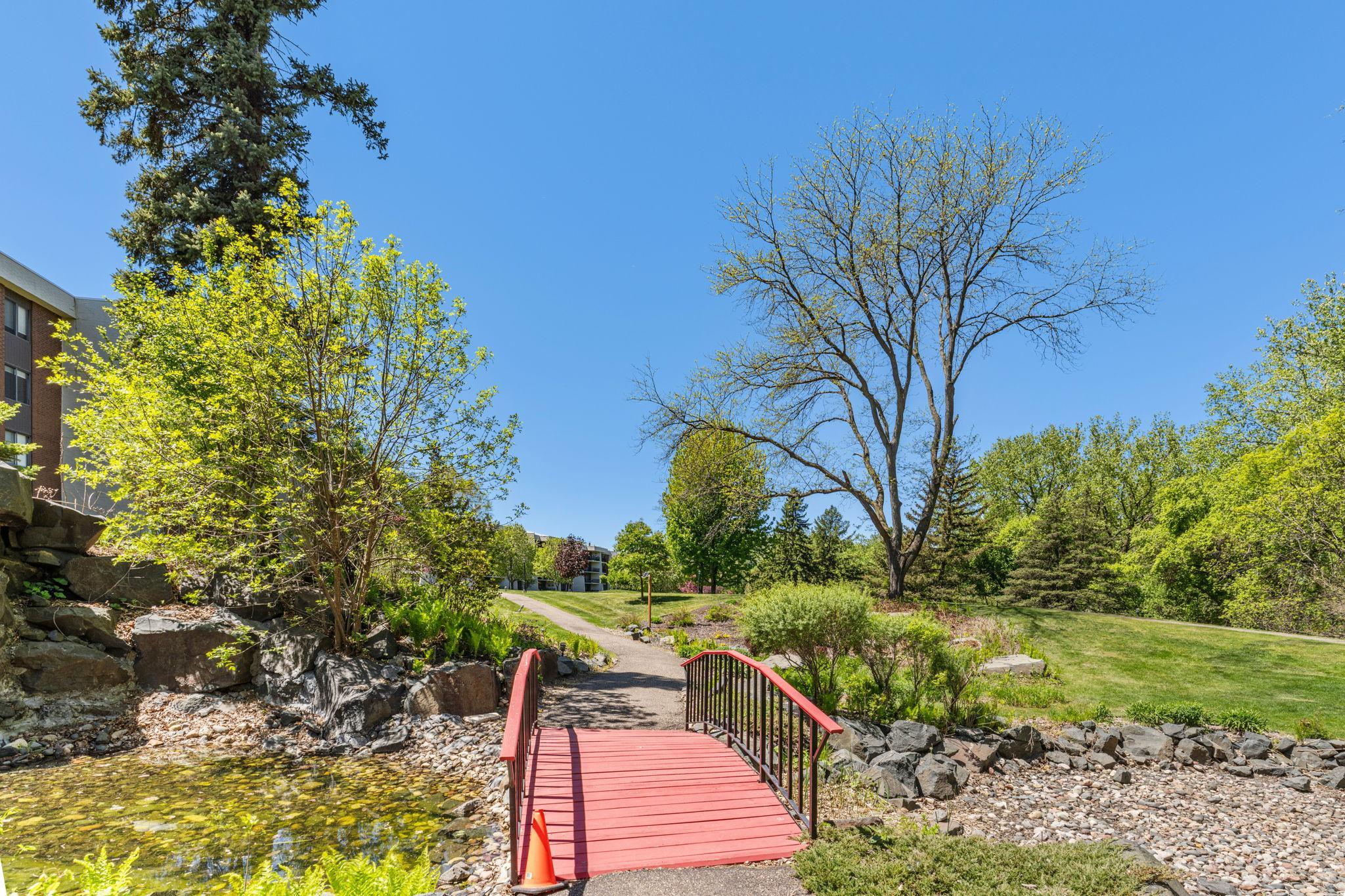 10-web-or-mls-2485 Lodin Ln E-10.jpg