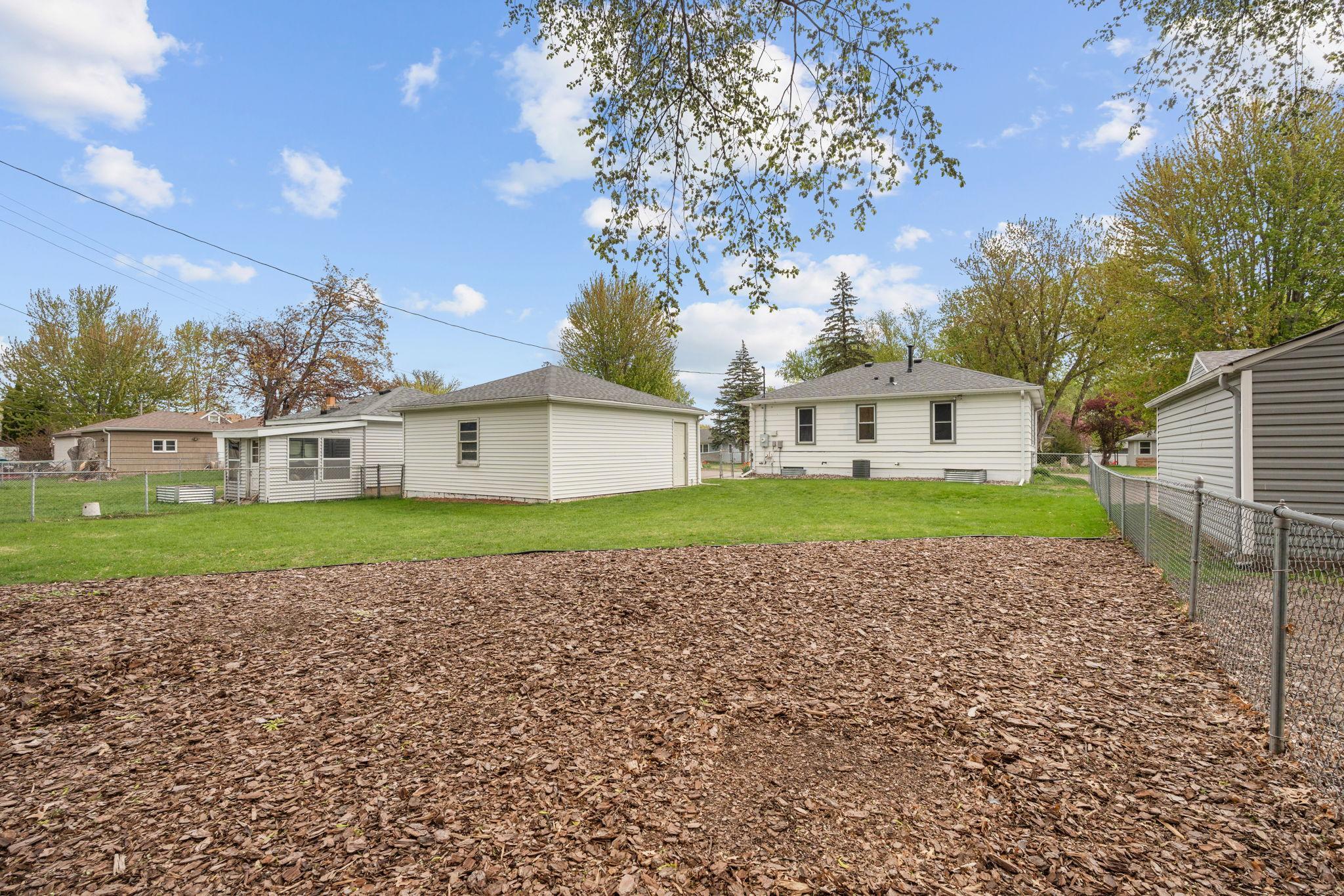 4-web-or-mls-5237 Jersey Ave N-4.jpg