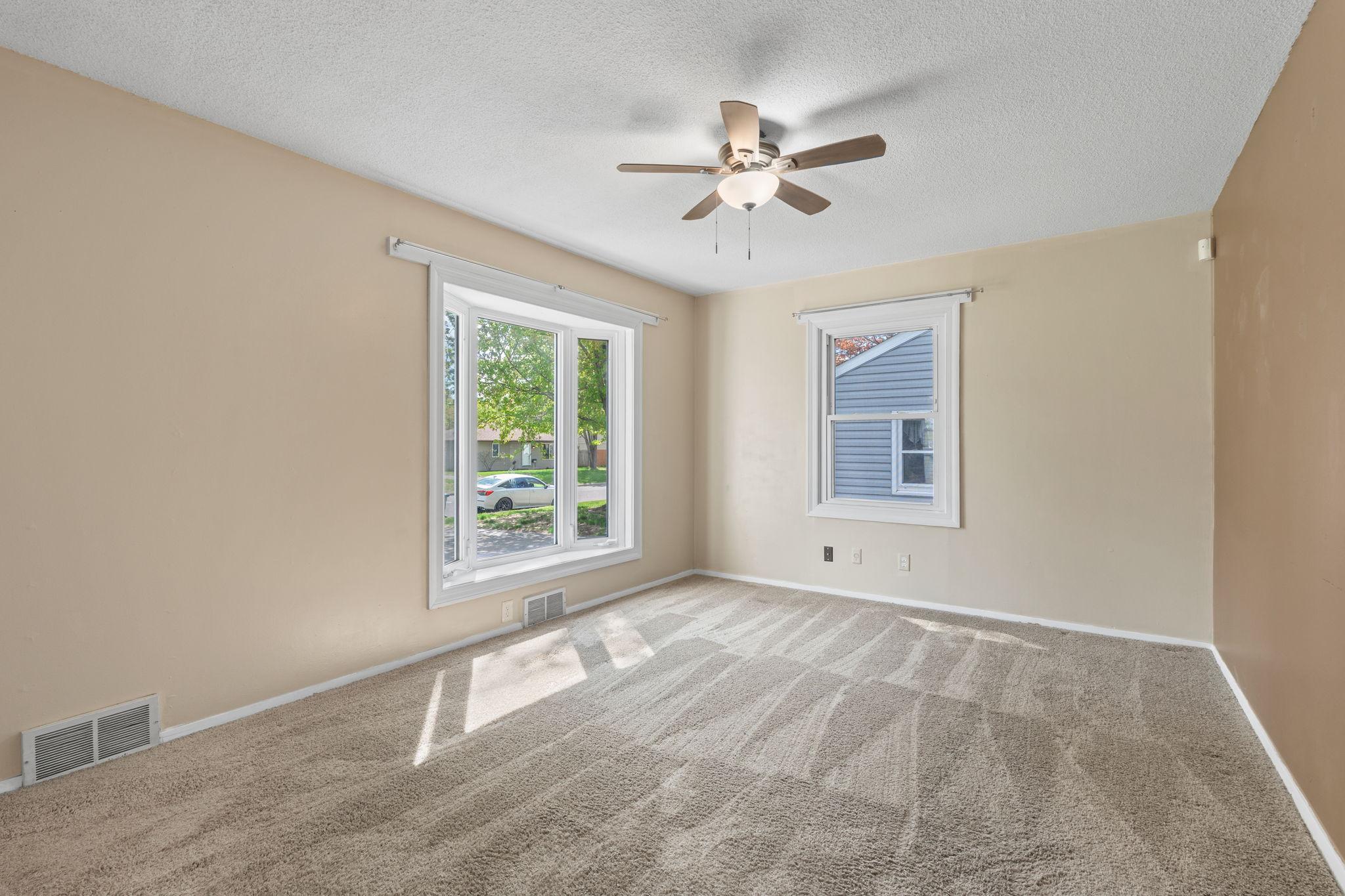 14-web-or-mls-5237 Jersey Ave N-14.jpg