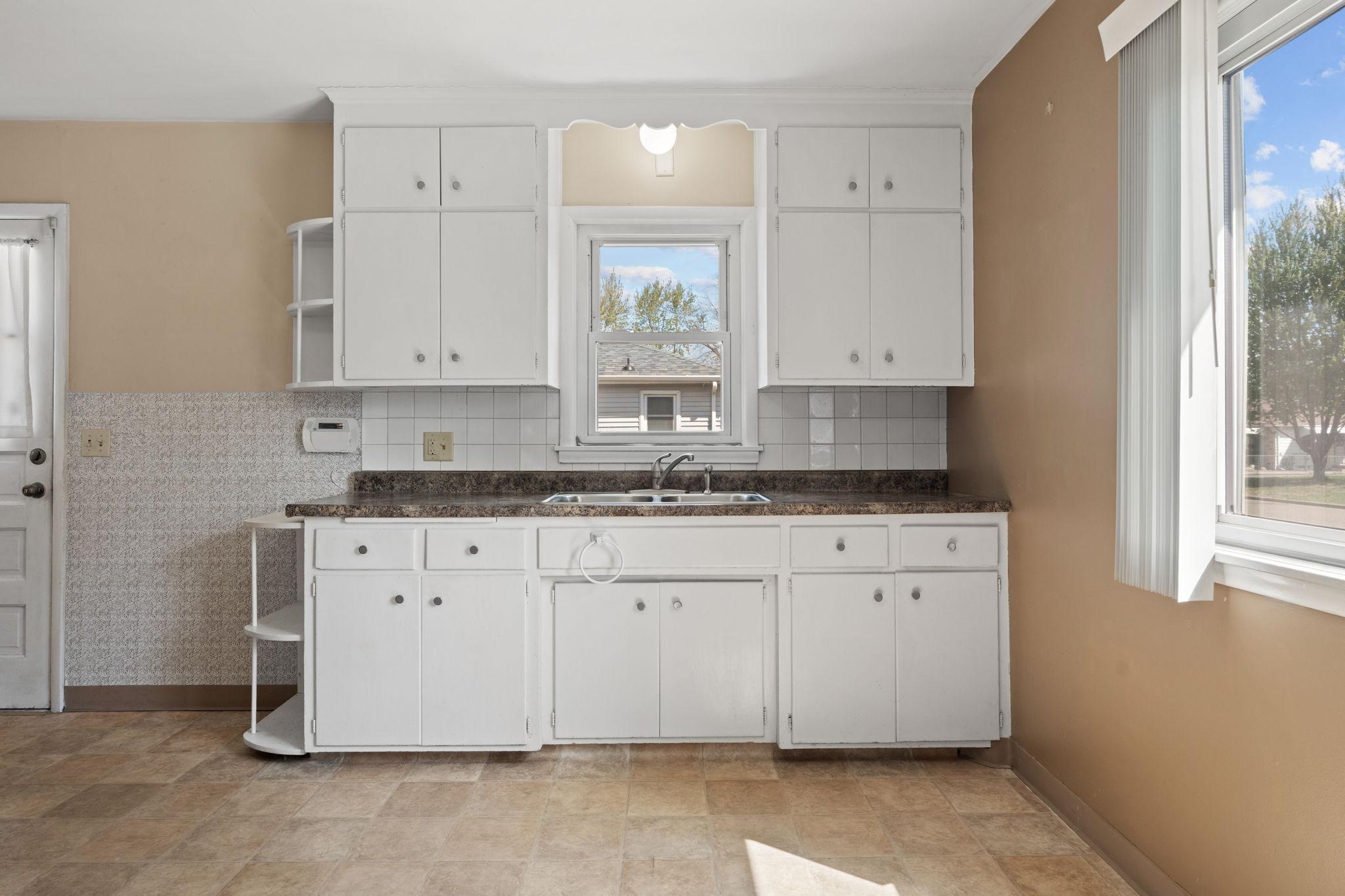 16-web-or-mls-5237 Jersey Ave N-16.jpg
