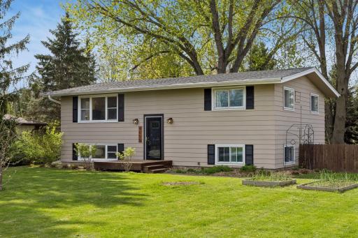 9055 Jamaca Court N, Lake Elmo, MN 55042