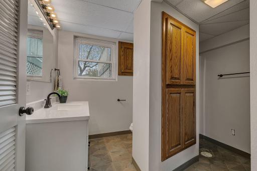 910 38th Avenue N, Saint Cloud, MN 56303