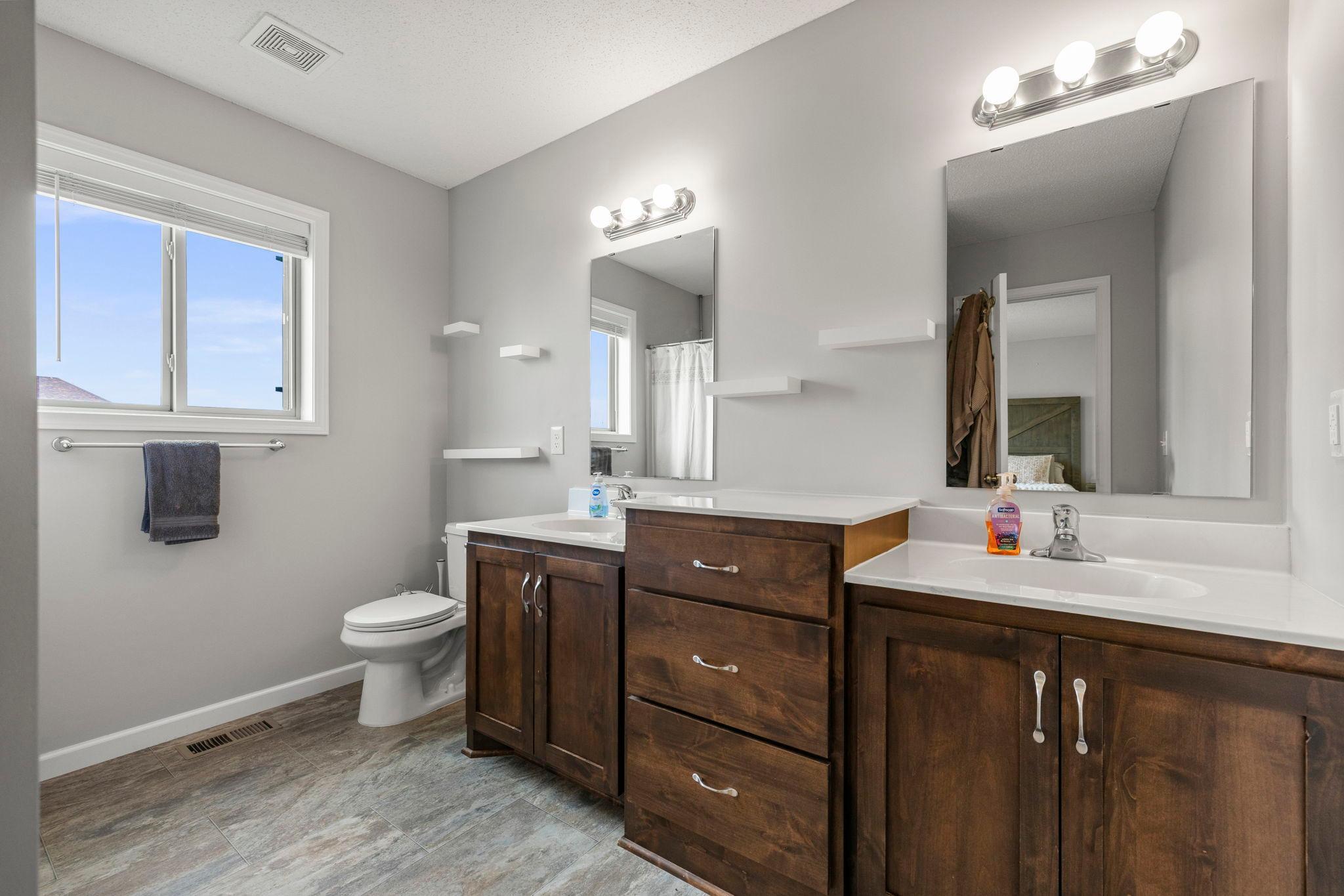 37-web-or-mls-19089 Johnson St NW-130.jpg