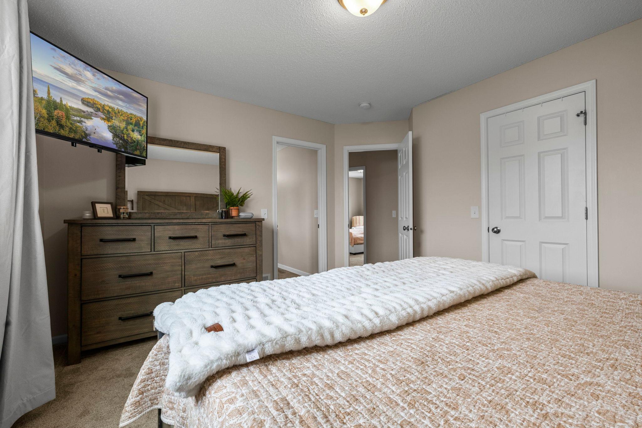 36-web-or-mls-19089 Johnson St NW-125.jpg