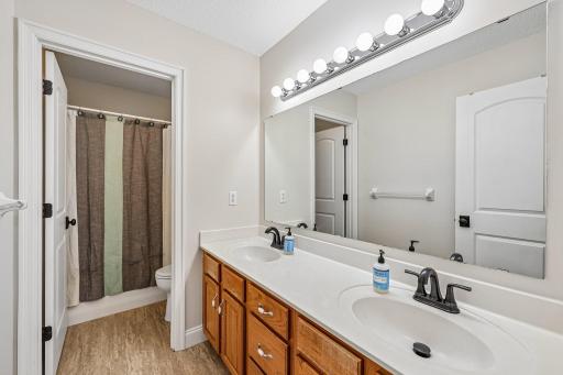 4909 Rusten Rd, Eagan, MN 55122