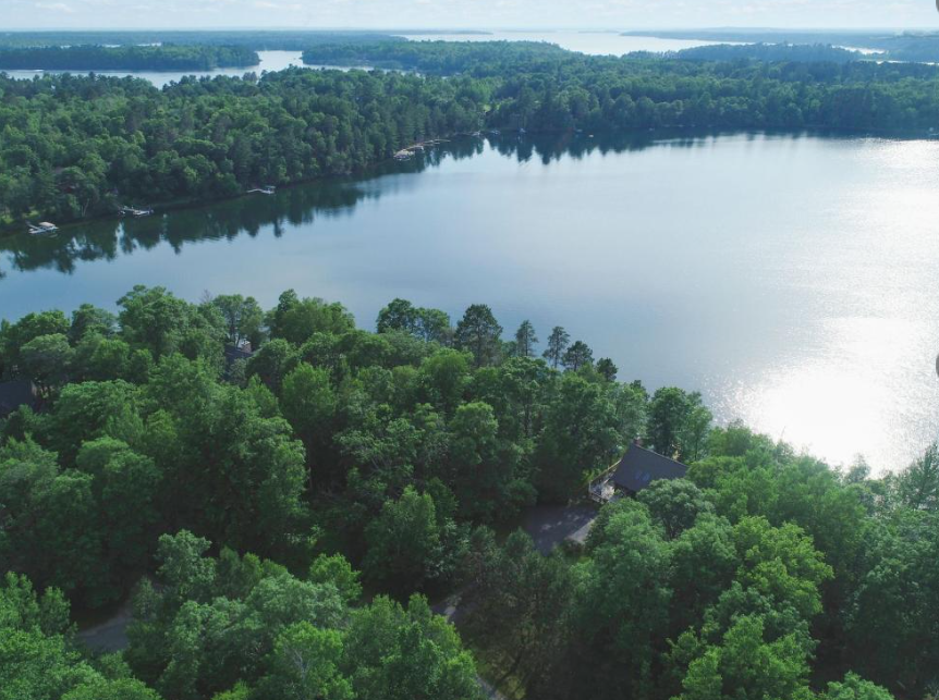 Steps to shopping, dining, golf, parks and trails