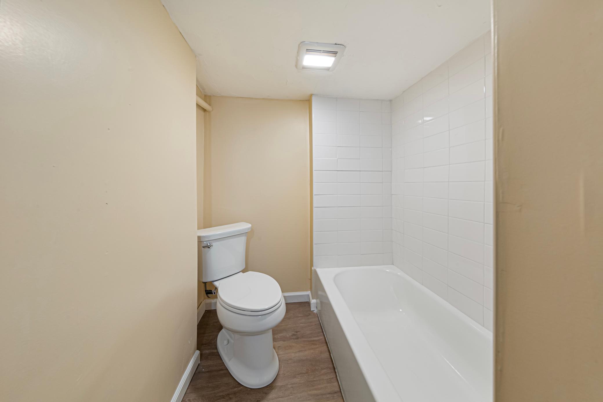 33 bathroom_lower.jpg