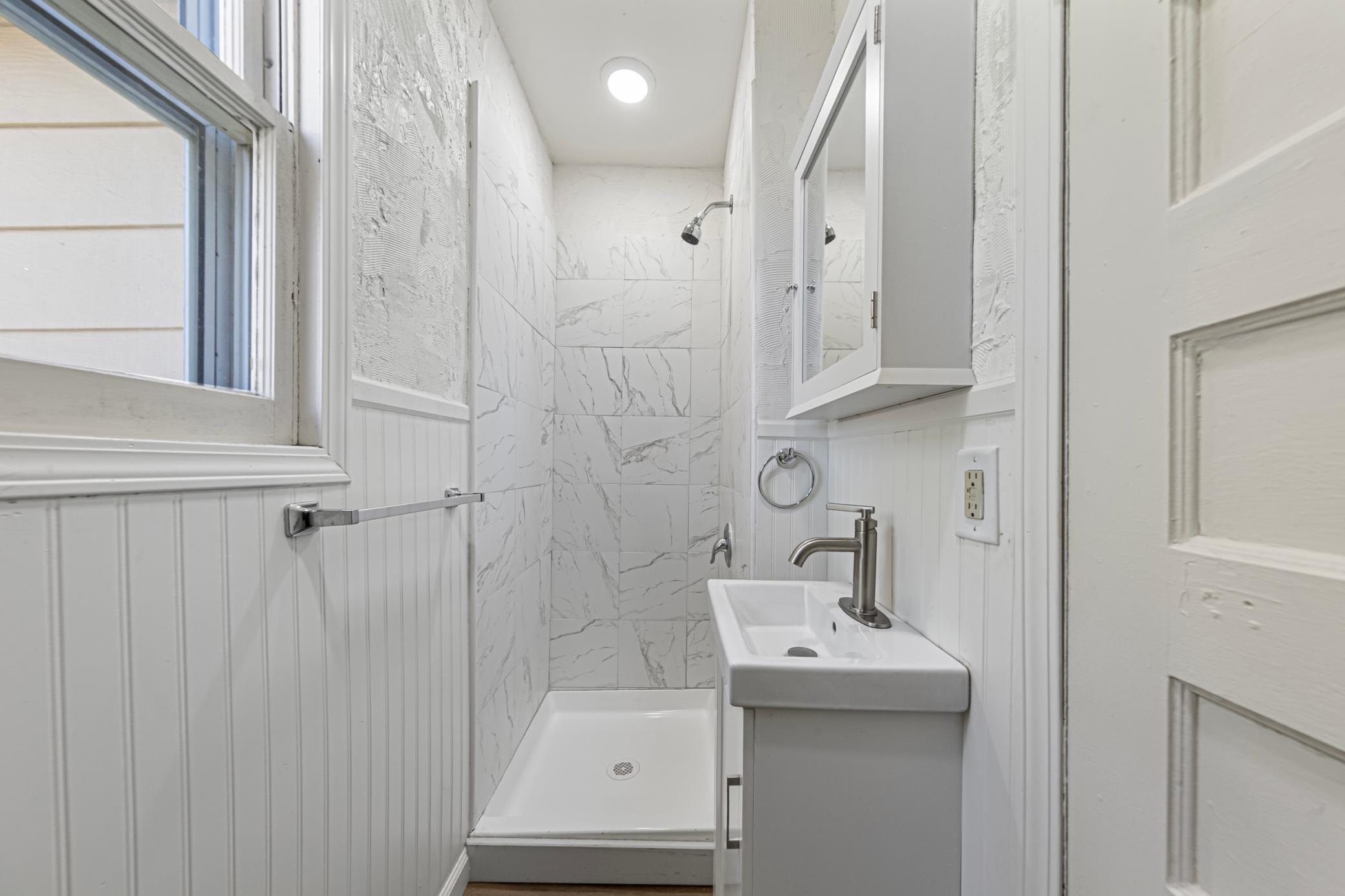 22 bathroom.jpg