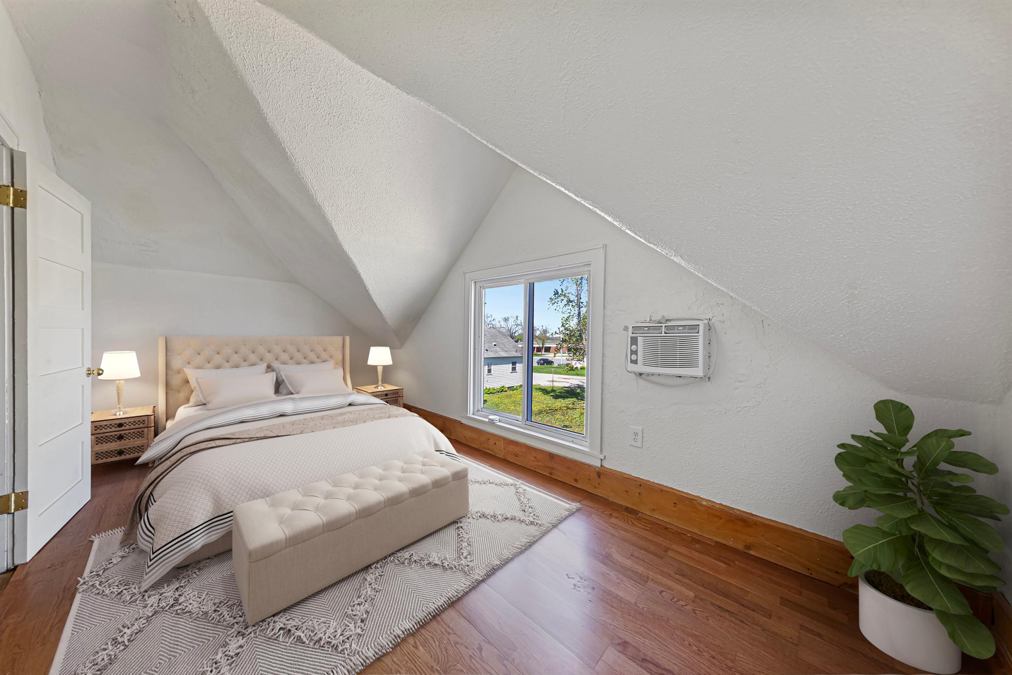25 main bedroom vs (1).jpg