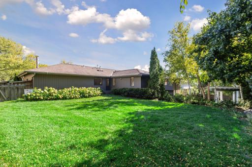 5708 Camelback Drive, Edina, MN 55436