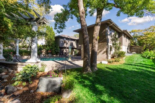 5708 Camelback Drive, Edina, MN 55436