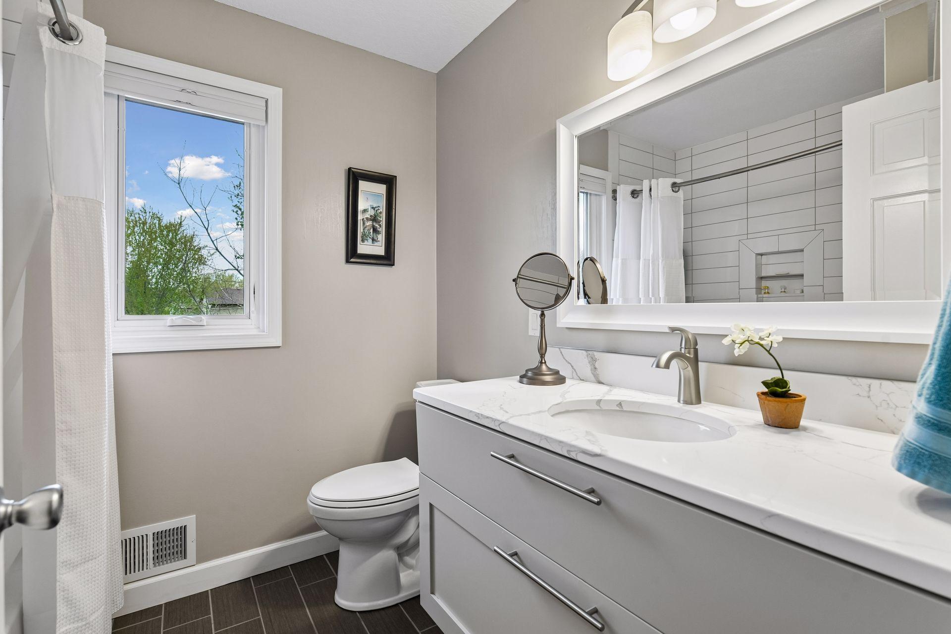 Recently remodeled upper level full bathroom