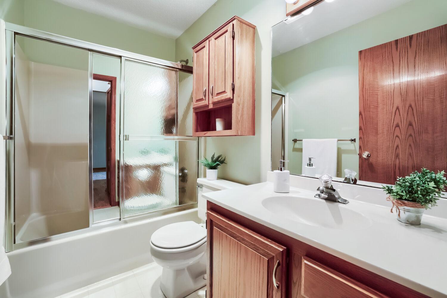 1078 Riverwood Ct - Web Quality - 005 - 05 Bathroom.jpg