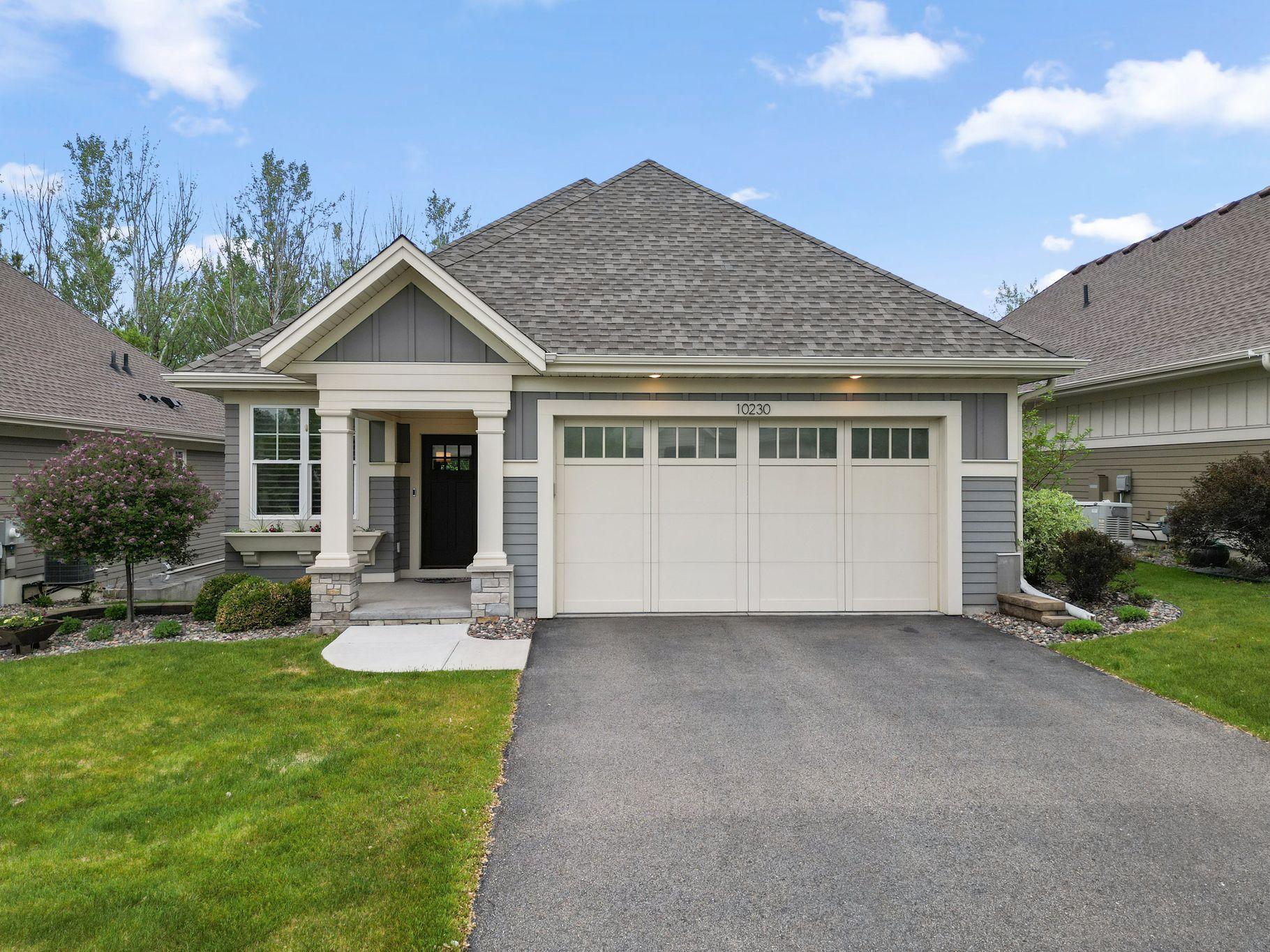 Welcome HOME!!! This STUNNING detached Villa is absolutely PERFECT!! Step inside and fall in love!!