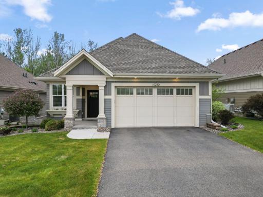 Welcome HOME!!! This STUNNING detached Villa is absolutely PERFECT!! Step inside and fall in love!!
