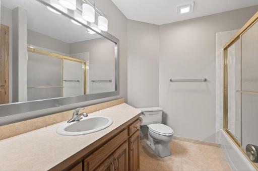 8750 Hunters Way, Apple Valley, MN 55124