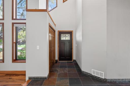 8750 Hunters Way, Apple Valley, MN 55124