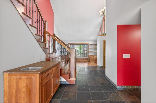 8750 Hunters Way, Apple Valley, MN 55124
