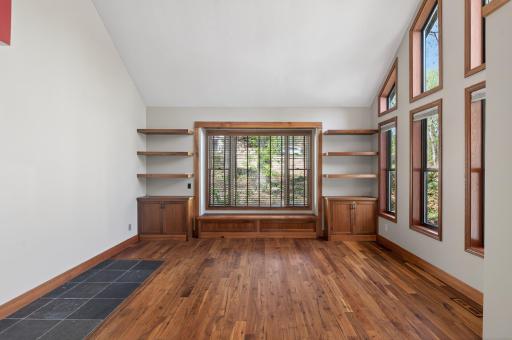 8750 Hunters Way, Apple Valley, MN 55124