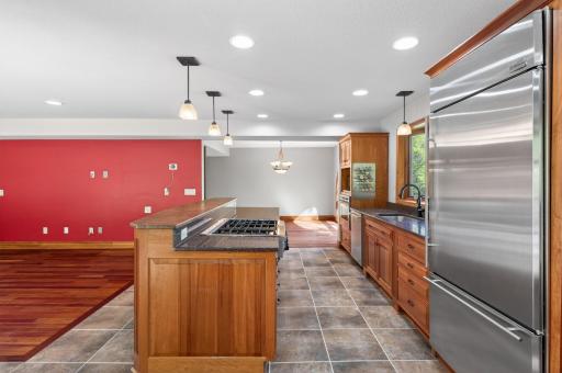 8750 Hunters Way, Apple Valley, MN 55124