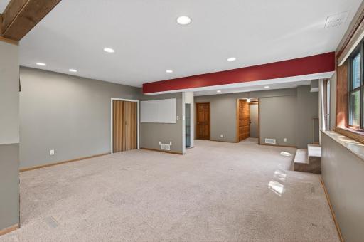 8750 Hunters Way, Apple Valley, MN 55124