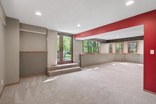 8750 Hunters Way, Apple Valley, MN 55124