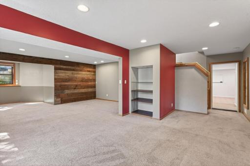 8750 Hunters Way, Apple Valley, MN 55124