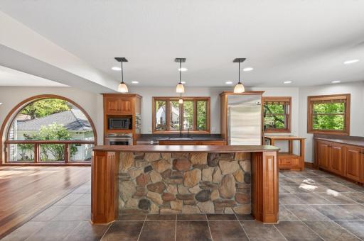 8750 Hunters Way, Apple Valley, MN 55124