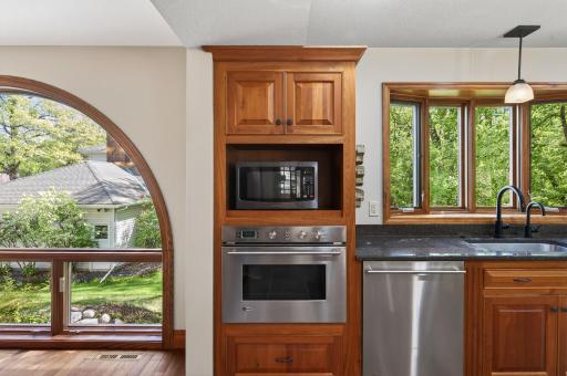 8750 Hunters Way, Apple Valley, MN 55124