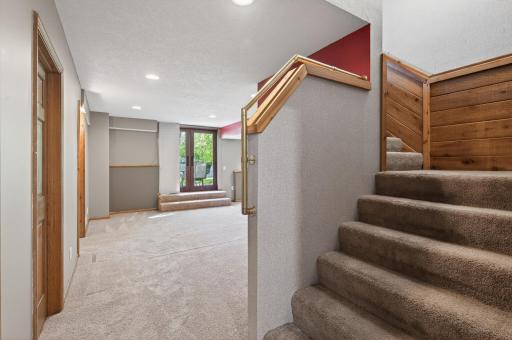 8750 Hunters Way, Apple Valley, MN 55124