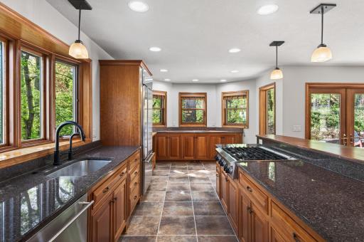 8750 Hunters Way, Apple Valley, MN 55124