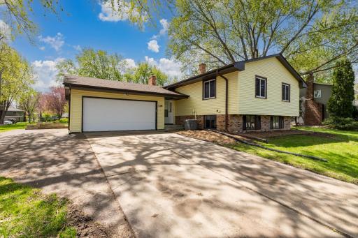 738 County Road B E, Saint Paul, MN 55117