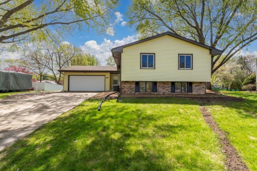 738 County Road B E, Saint Paul, MN 55117