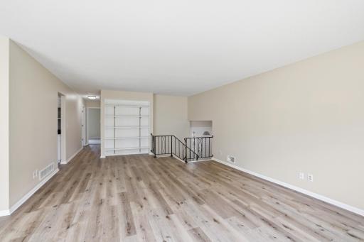 738 County Road B E, Saint Paul, MN 55117
