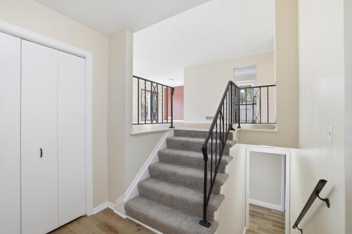738 County Road B E, Saint Paul, MN 55117